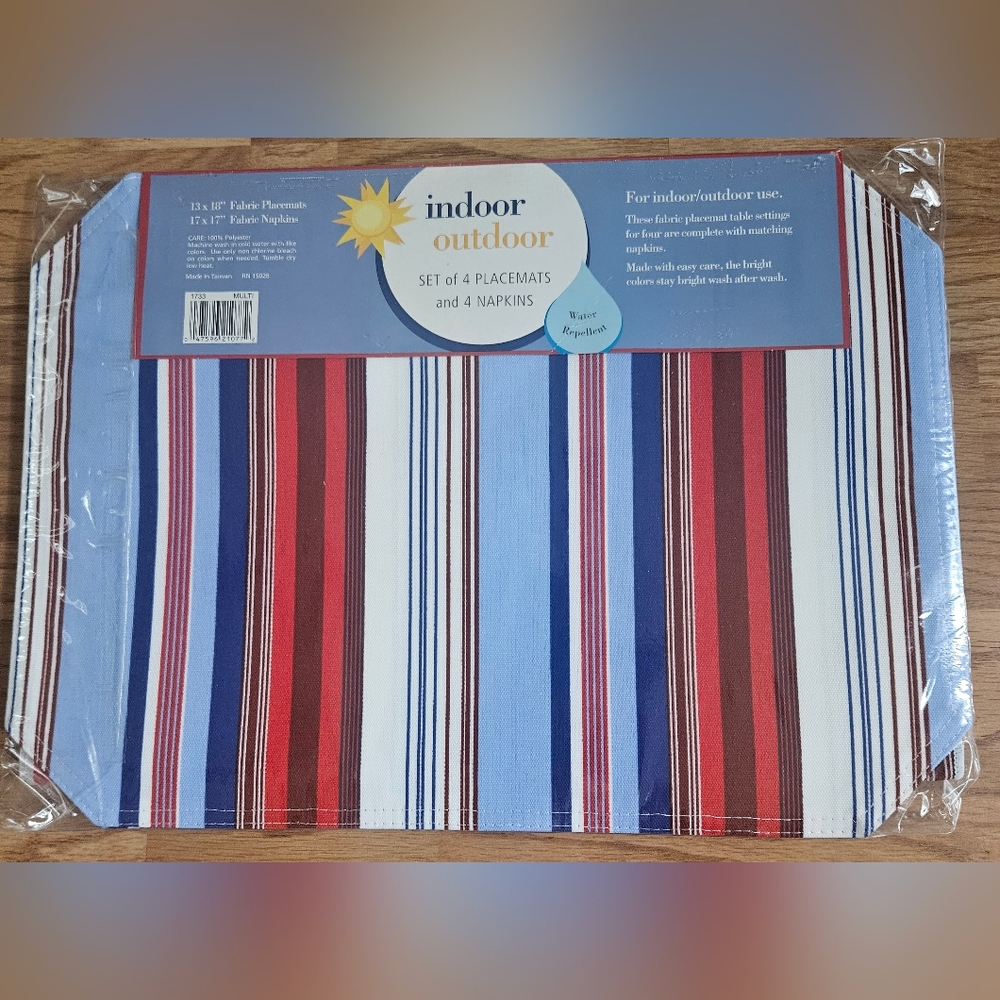 For Indoor Outdoor Set of 4 Placemats W/ 4 Napkins Stripes Water Repellent NWT